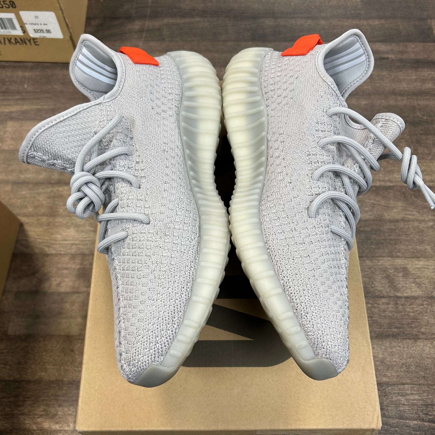 Tail Light Yeezy 350 (USED)