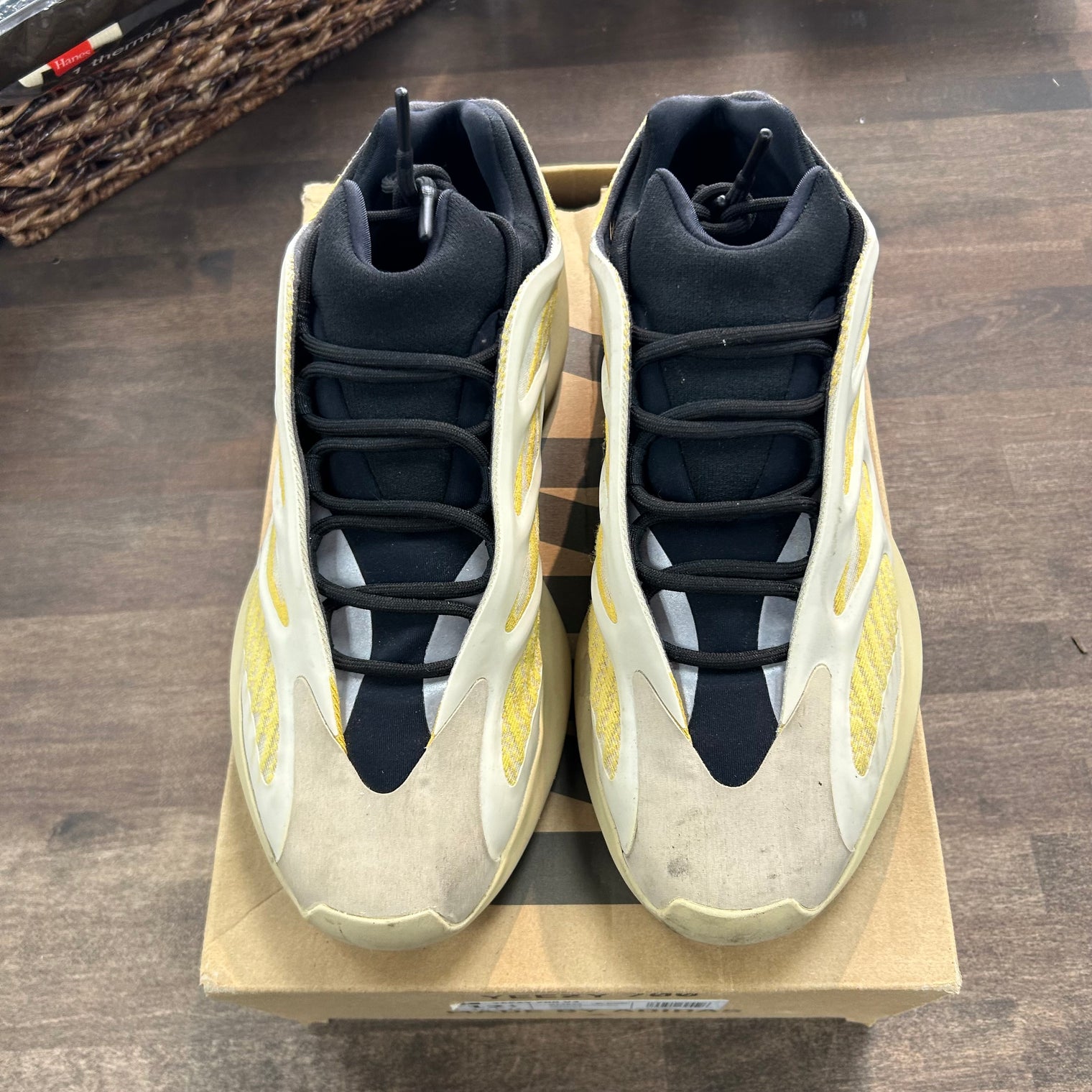 adidas Yeezy 700 V3 Safflower (US 12.5) (USED)