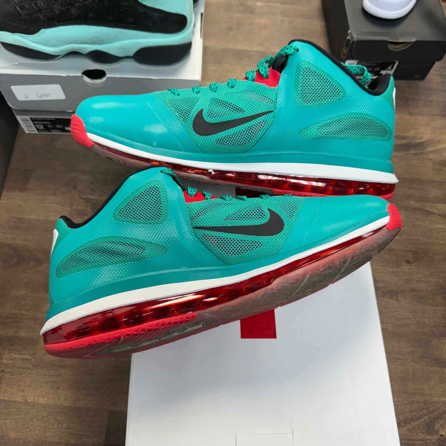 Reverse Liverpool LeBron 9 Low (USED)