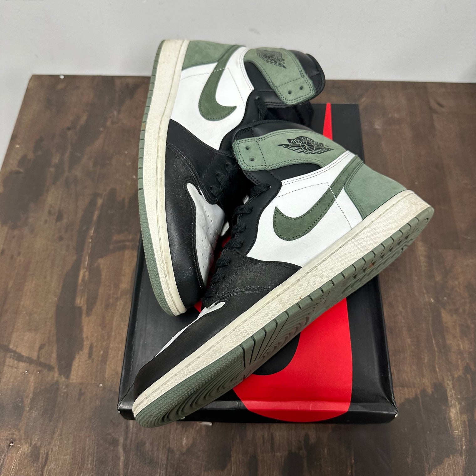 Clay Green Jordan 1 High (USED)
