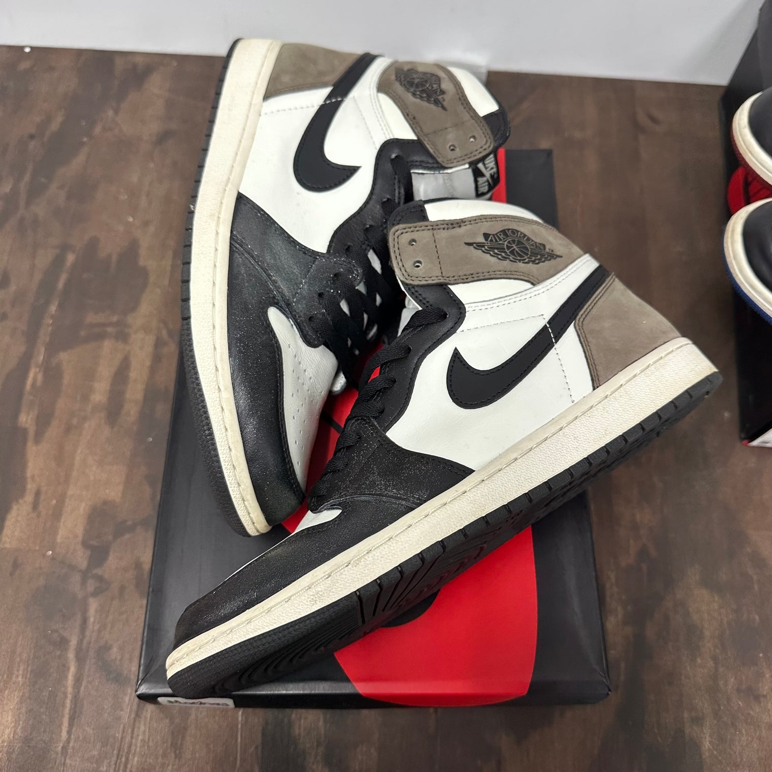Dark Mocha Jordan 1 High (USED)