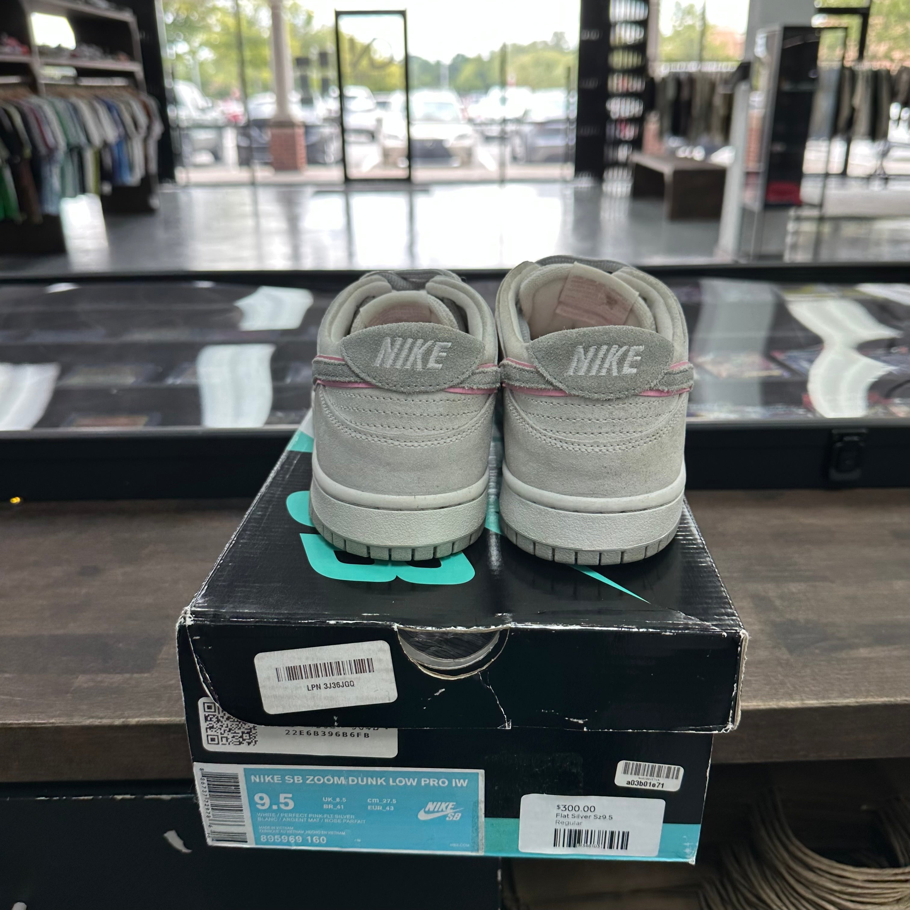 Nike Ishod Wair Flat Silver (USED) Size 9.5 (Pre-Owned) - Image 5