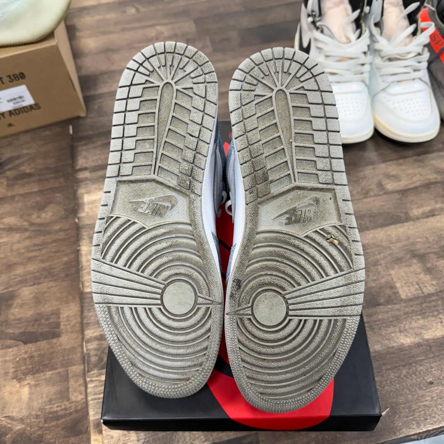 Hyper Royal Jordan 1 High (USED)