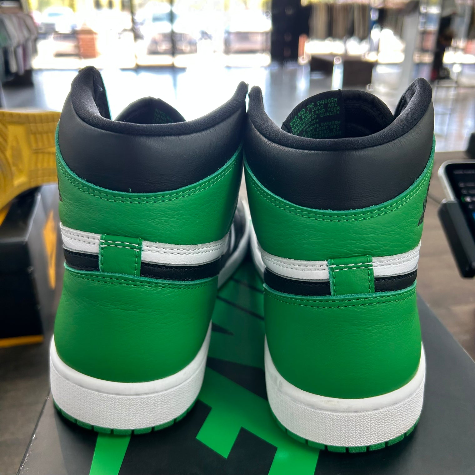 (W) Lucky Green Jordan 1 High Retro (USED)