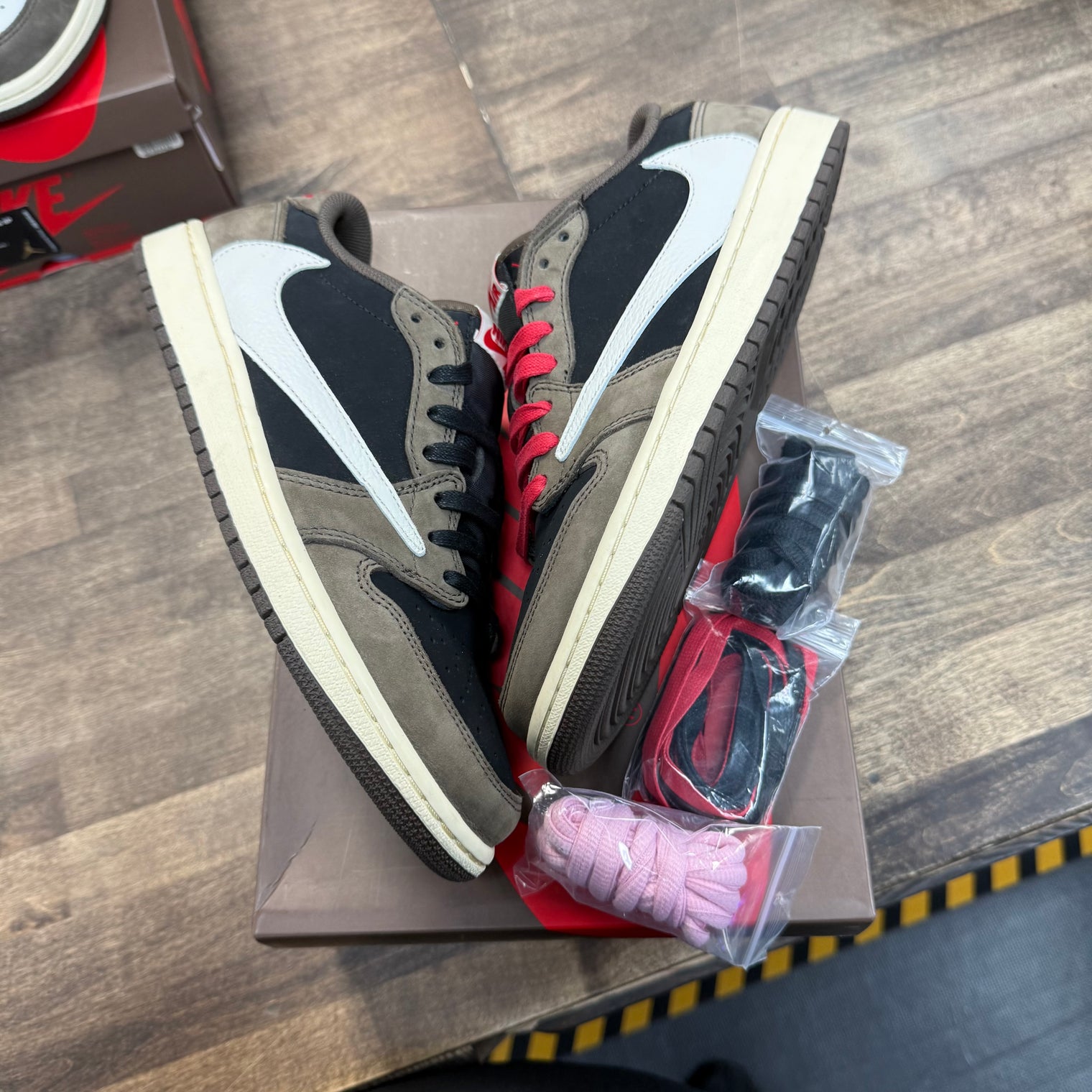Travis Scott Mocha Jordan 1 Retro Low OG SP (Lightly Worn)