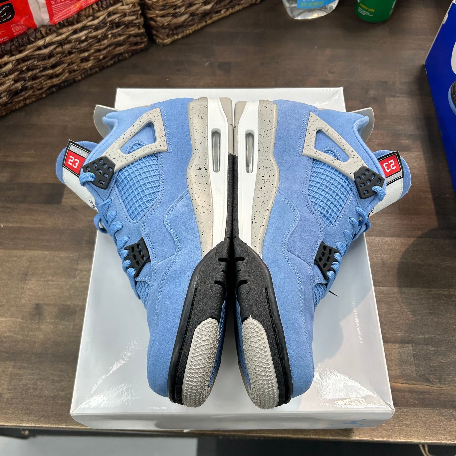 UNC University Blue Jordan 4 Retro (Lightly Worn)