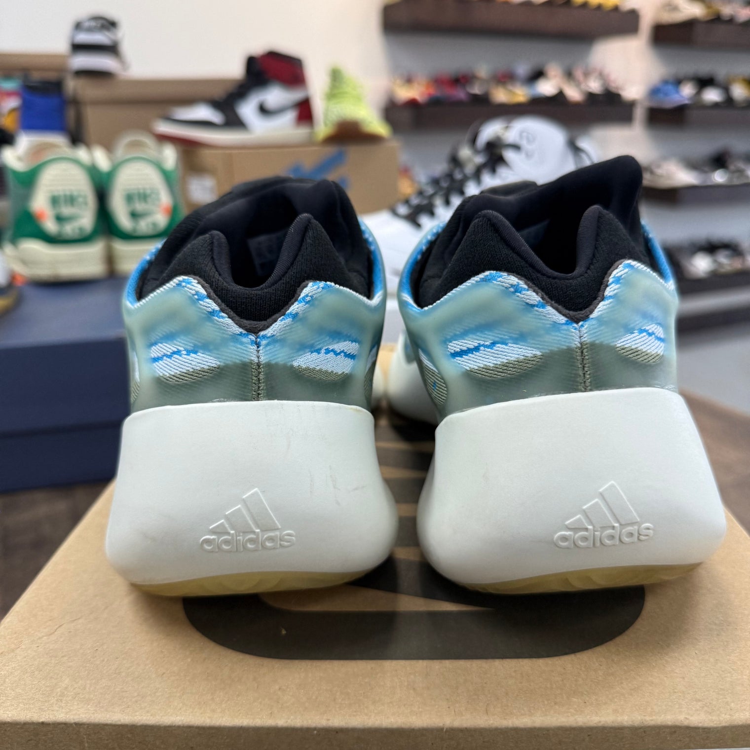 Arzareth Yeezy 700 V3 (USED, Replacement Box)