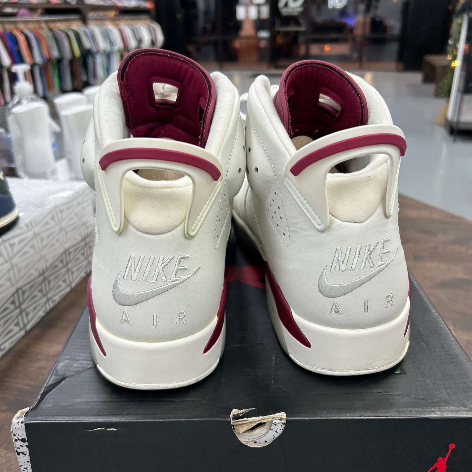 Maroon Jordan 6 Retro (USED)