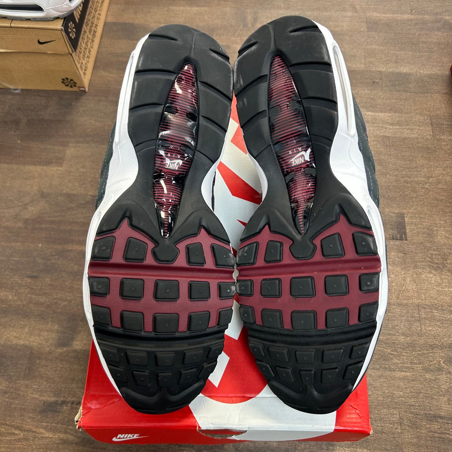 Anthracite Team Red Air Max 95 (USED)