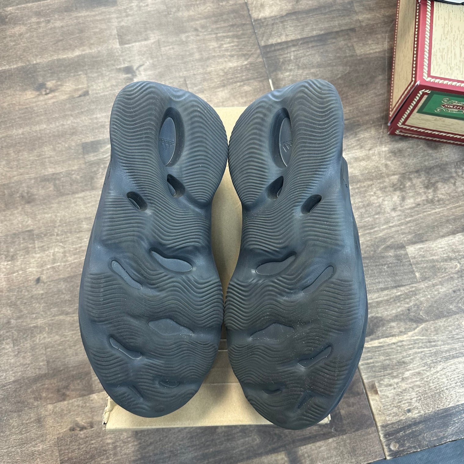 Onyx Yeezy Foam RNNR (USED)