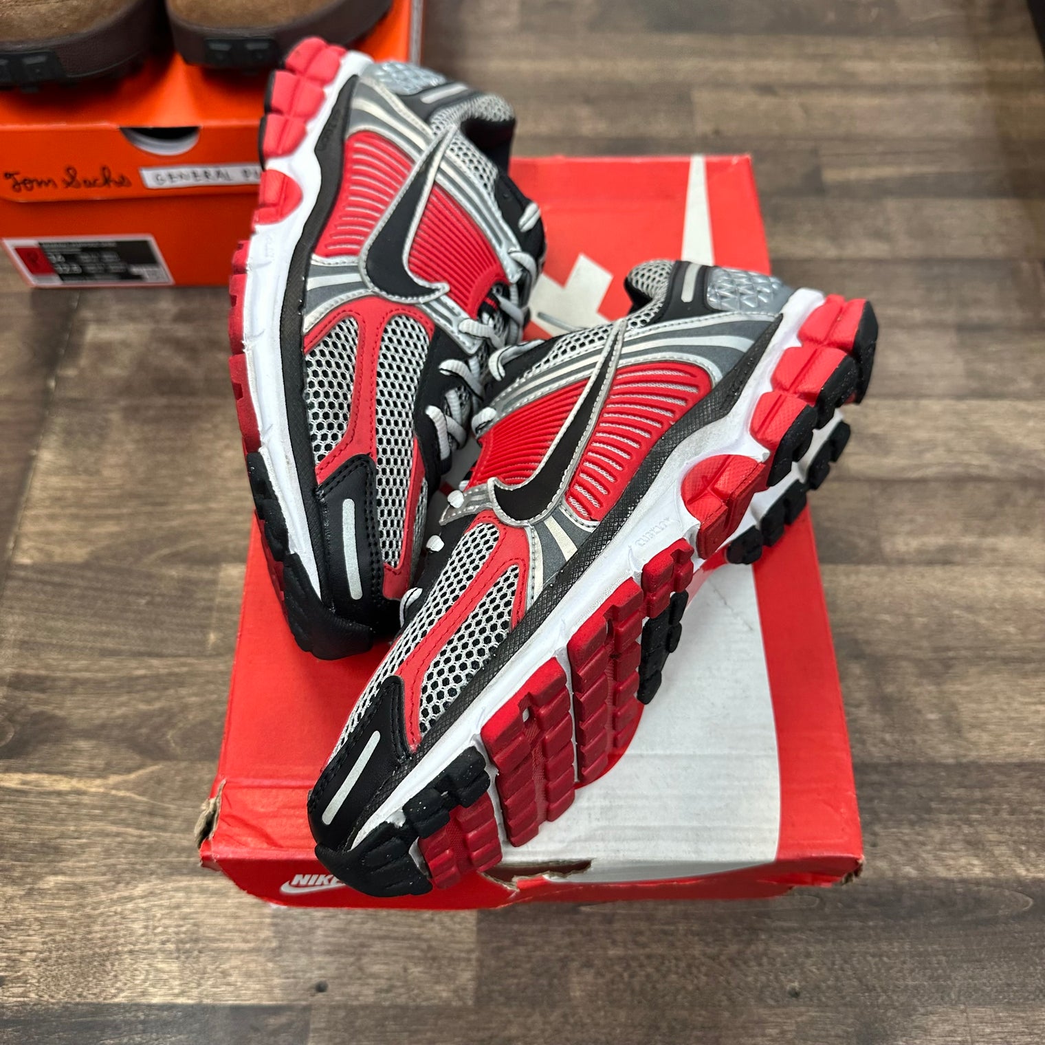 Nike Zoom Vomero 5 Metallic Silver University Red (USED)