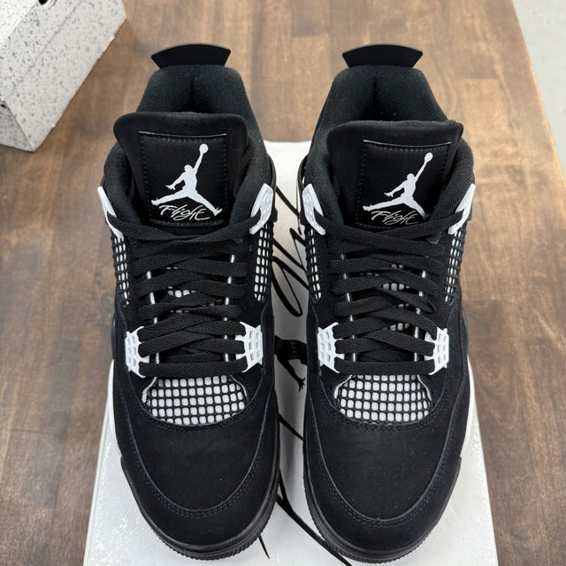 White Thunder Jordan 4 (USED)