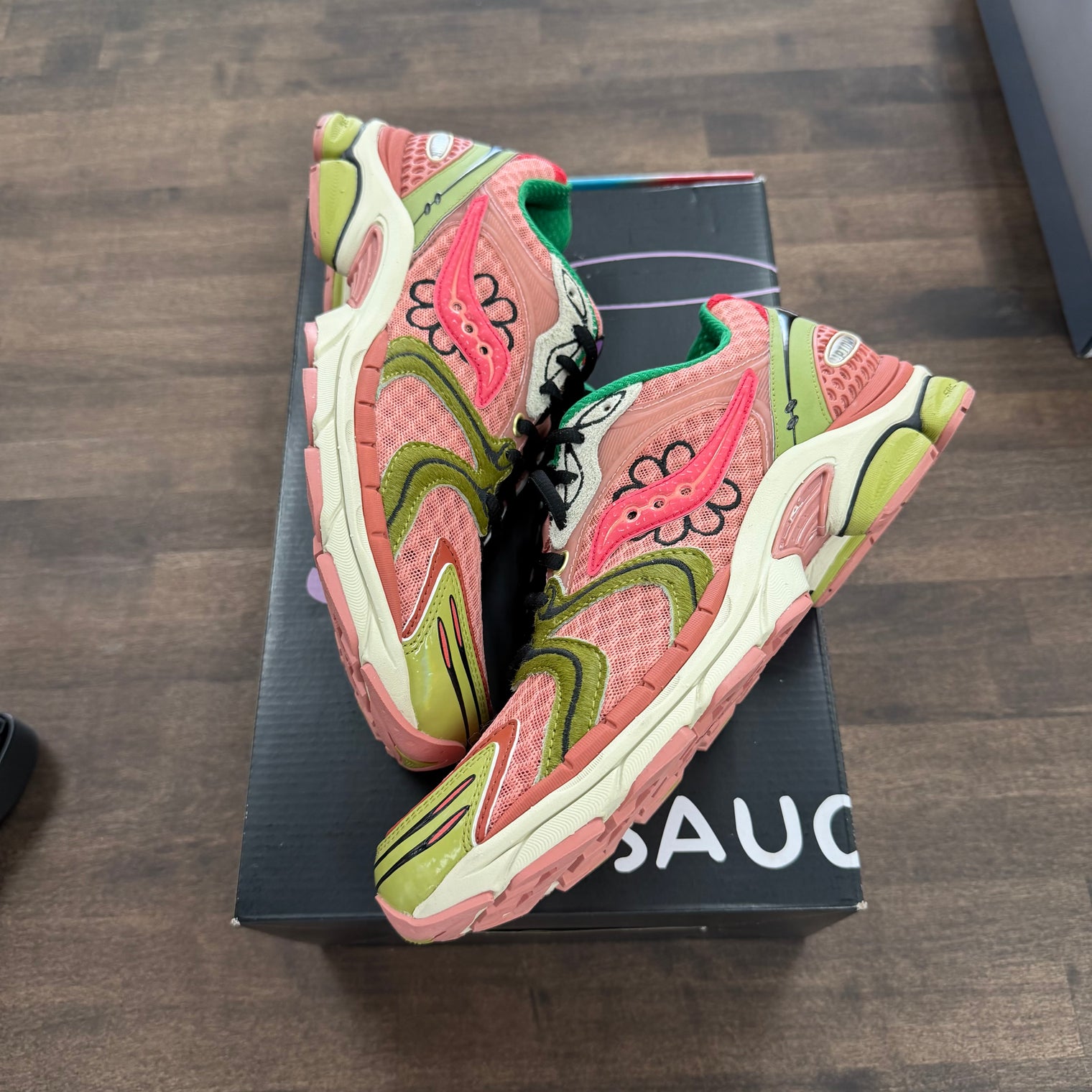 Jae Tips Flowers Grow Uptown Virginia Creeper Saucony ProGrid Triumph 4 (USED)