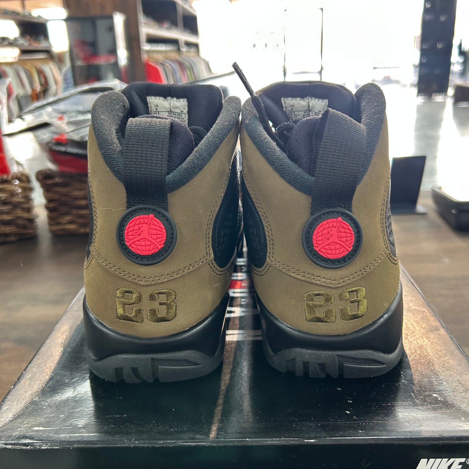 Olive Jordan 9 Retro (USED)