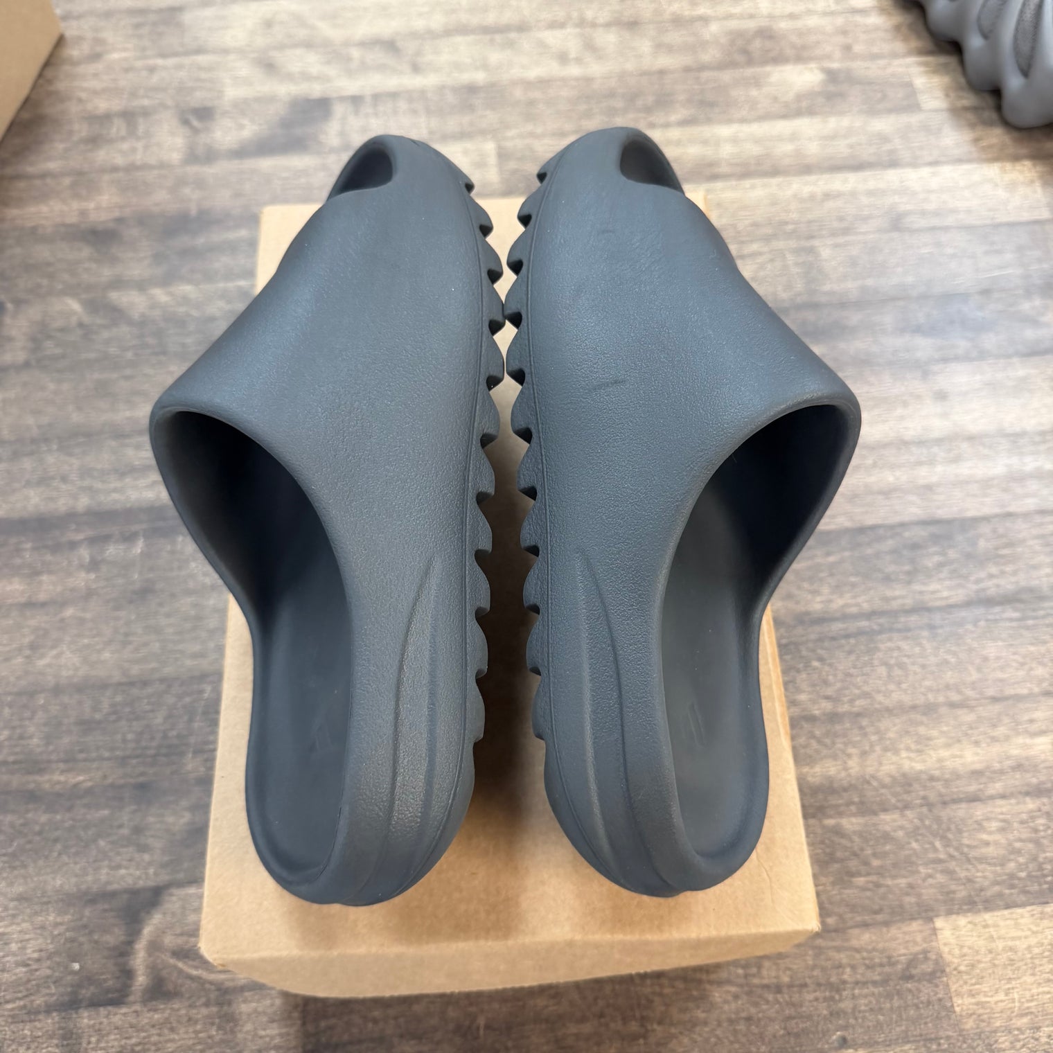 Onyx Yeezy Slide (USED, No Box)