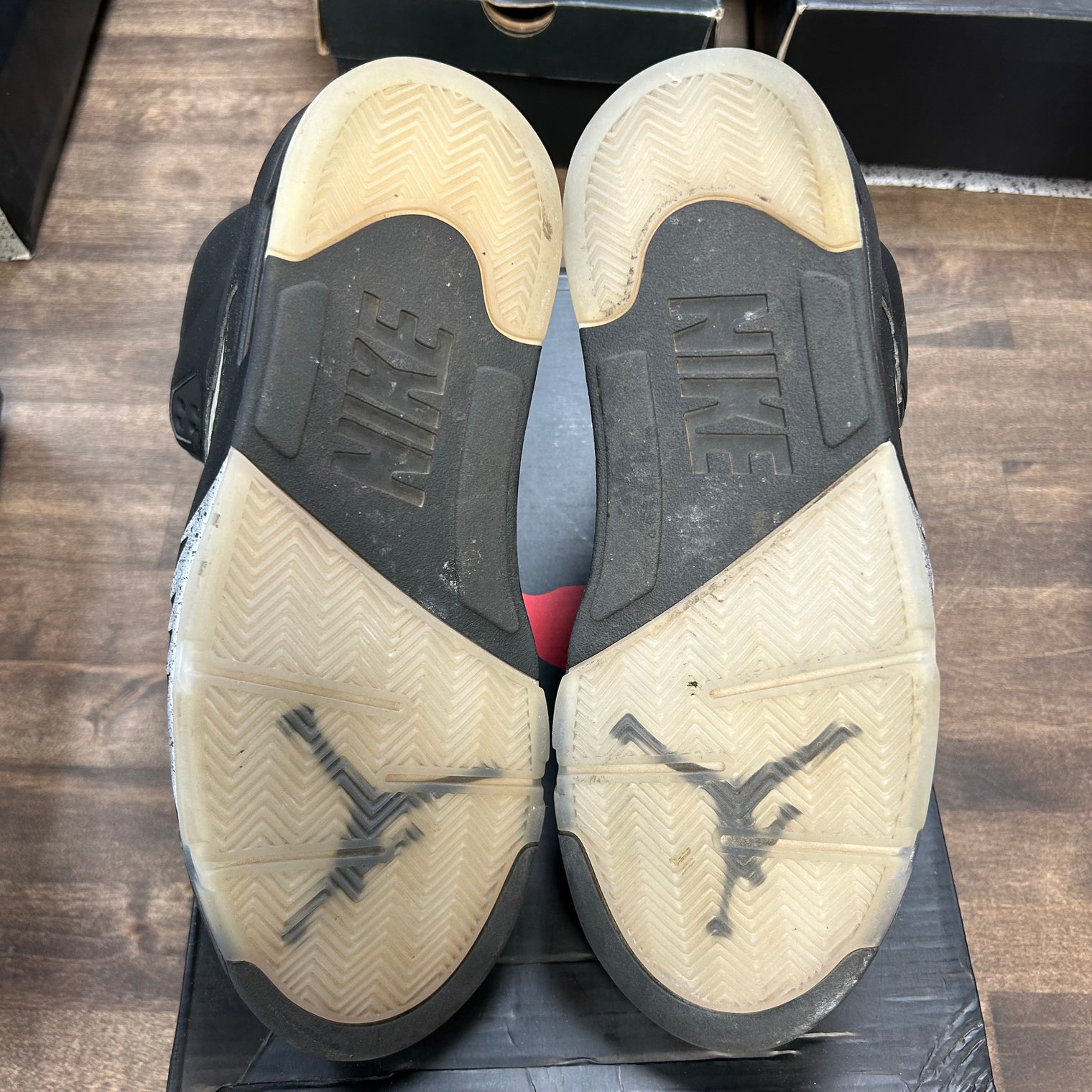 Black Metallic Jordan 5 Retro (2016) (USED)