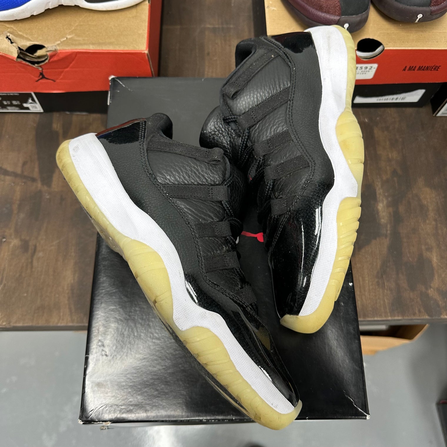 72-10 Jordan 11 Low (USED)