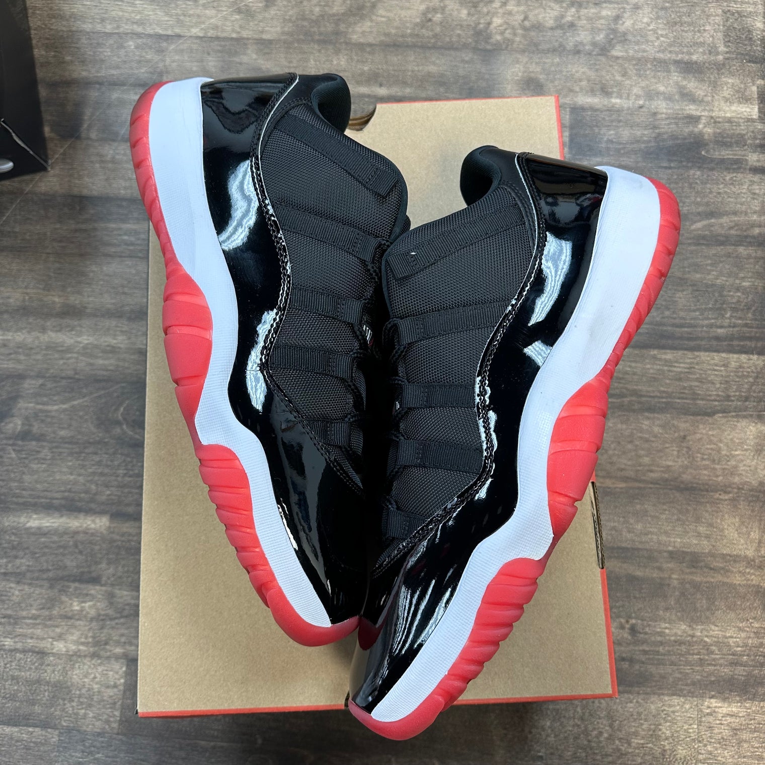 Bred Jordan 11 Low 2025 (USED)