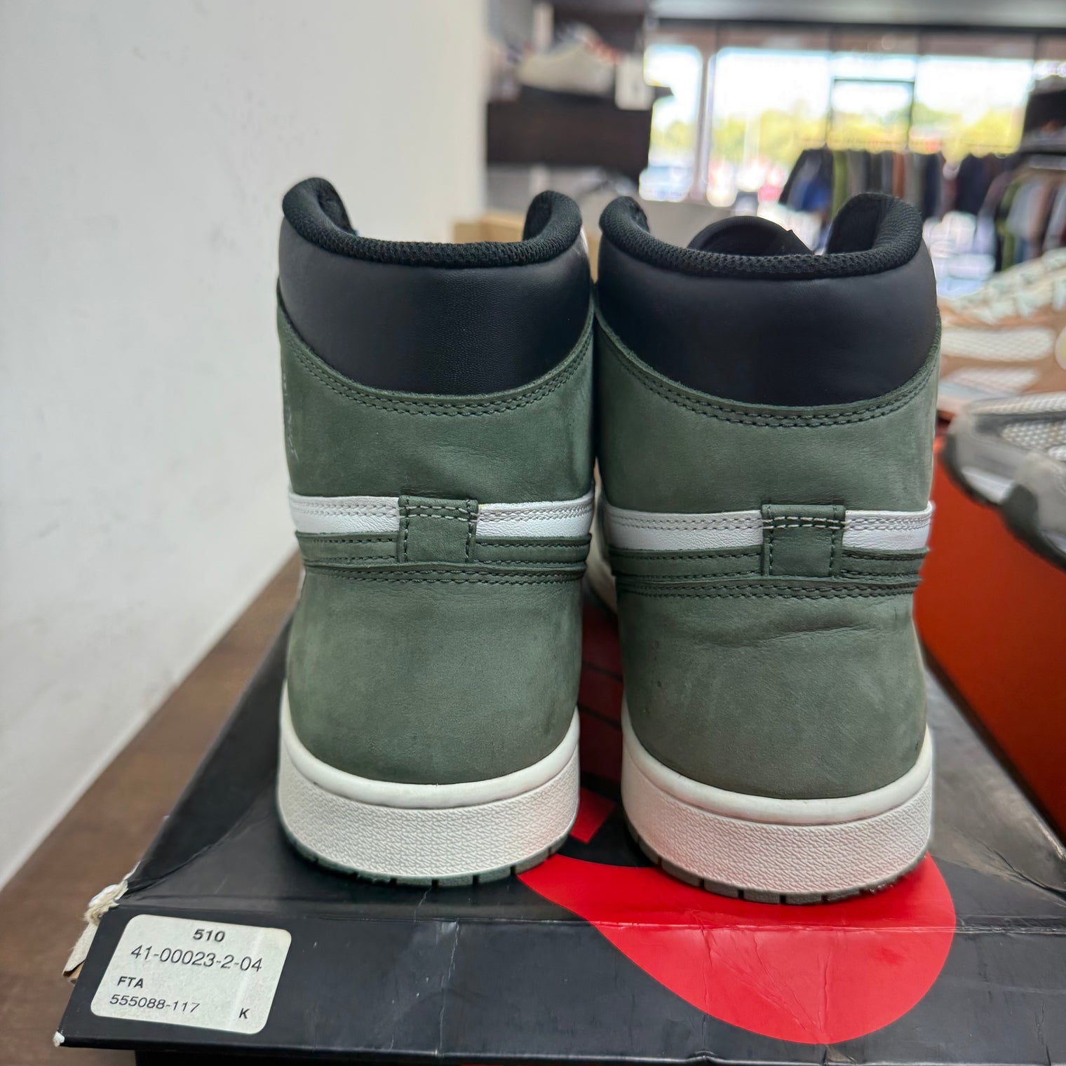 Clay Green Jordan 1 High Retro (USED,Replacement Box)
