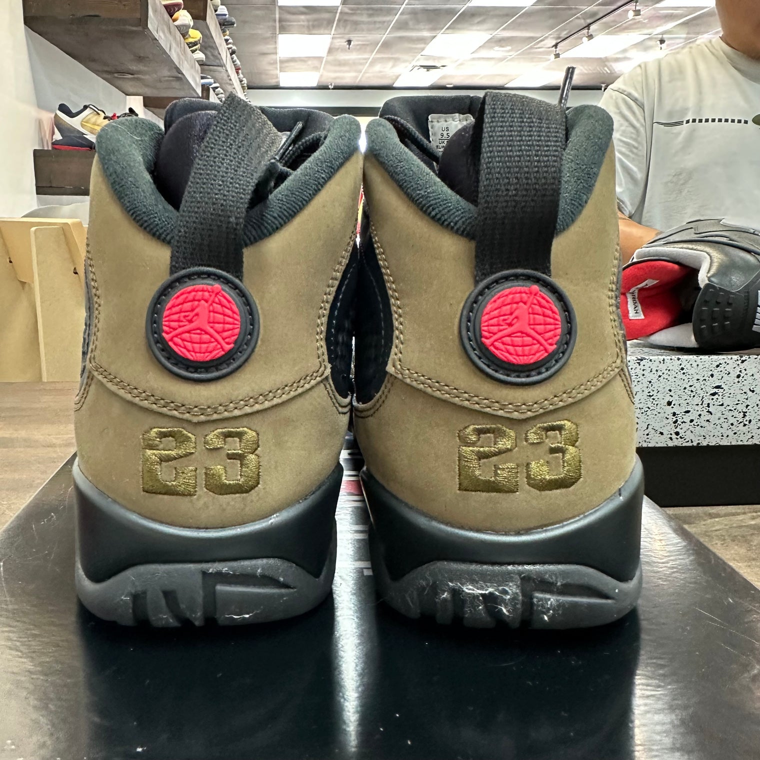 Olive Jordan 9 Retro (USED)