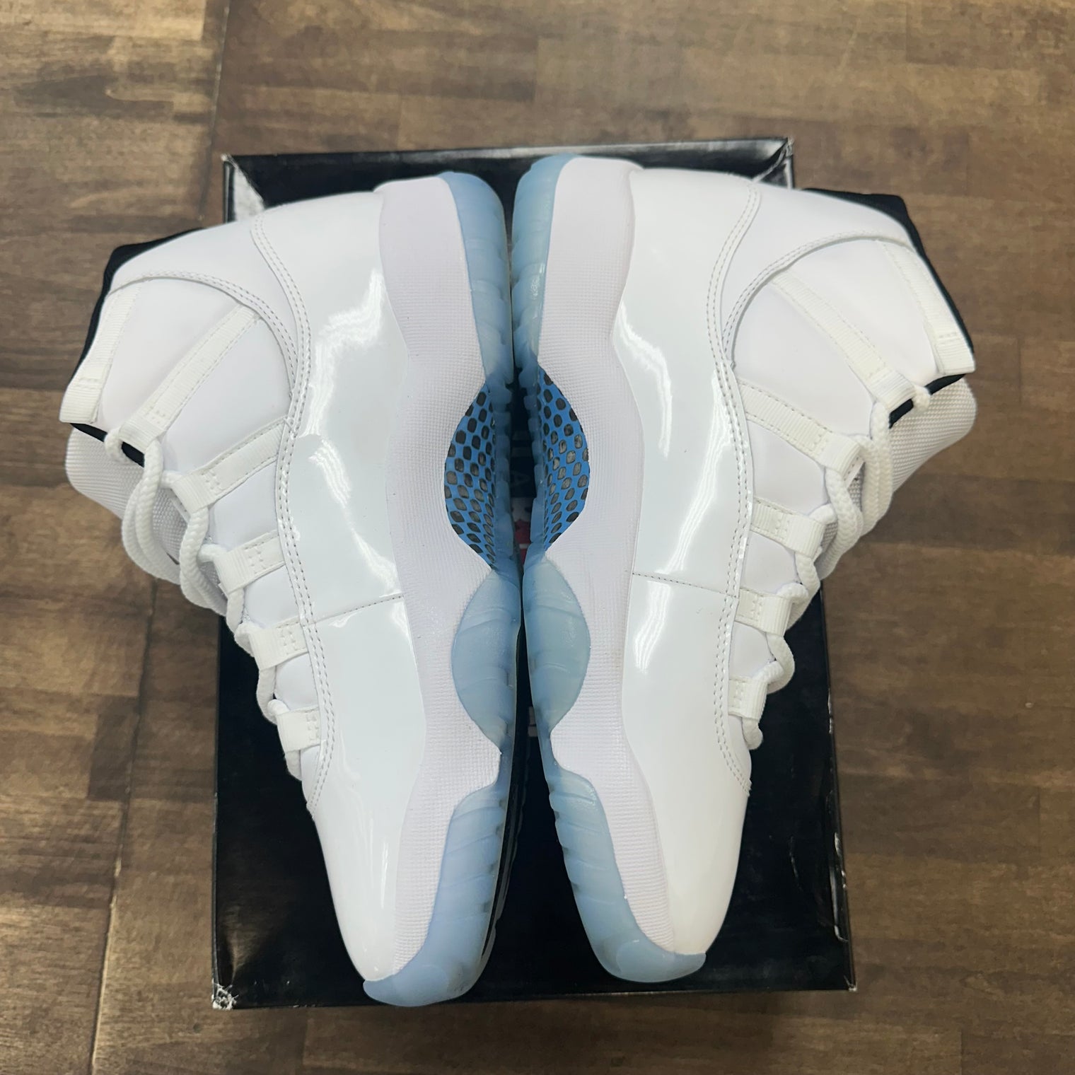 Legend Blue Jordan 11 2024 (Used)