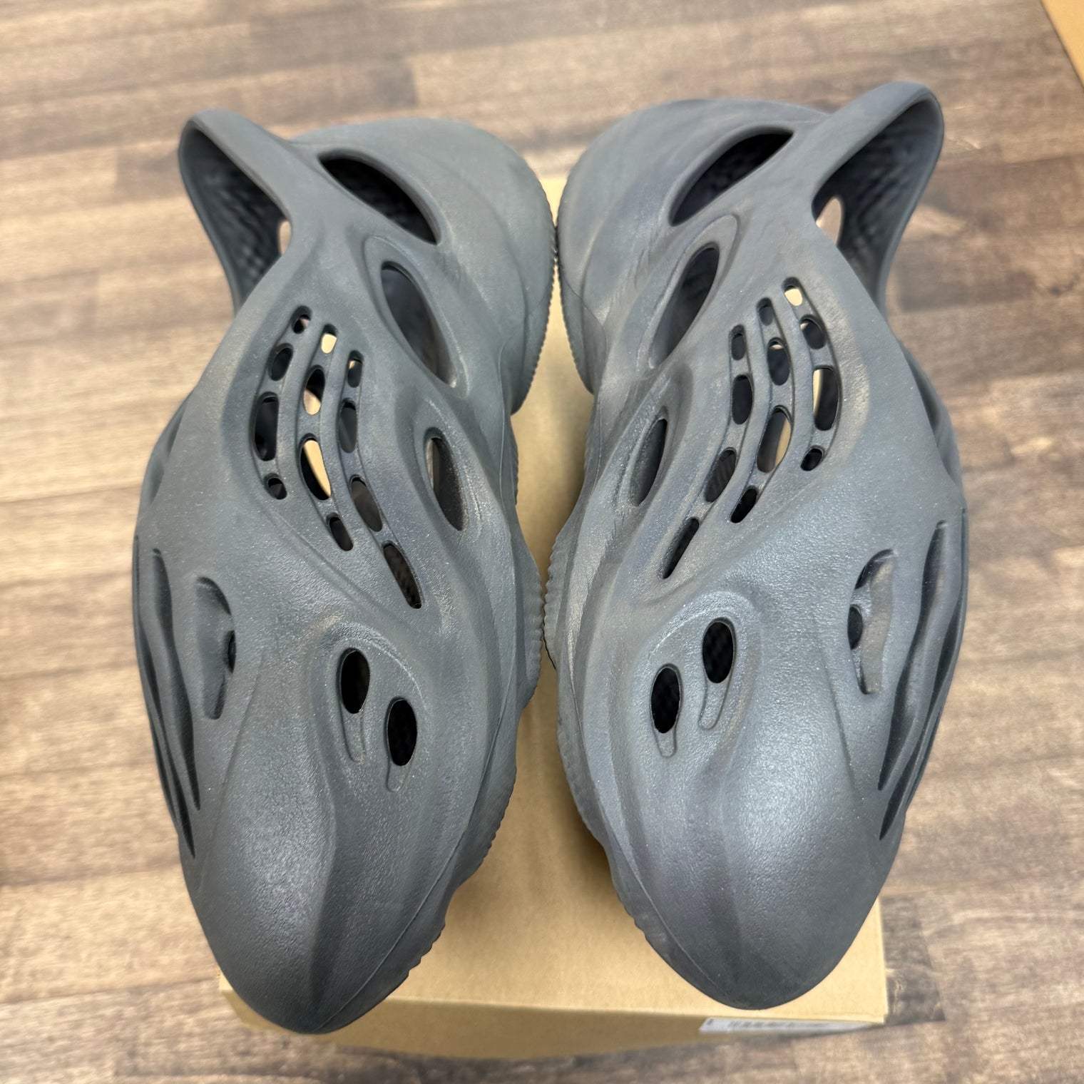 Onyx Yeezy Foam RNNR (USED)