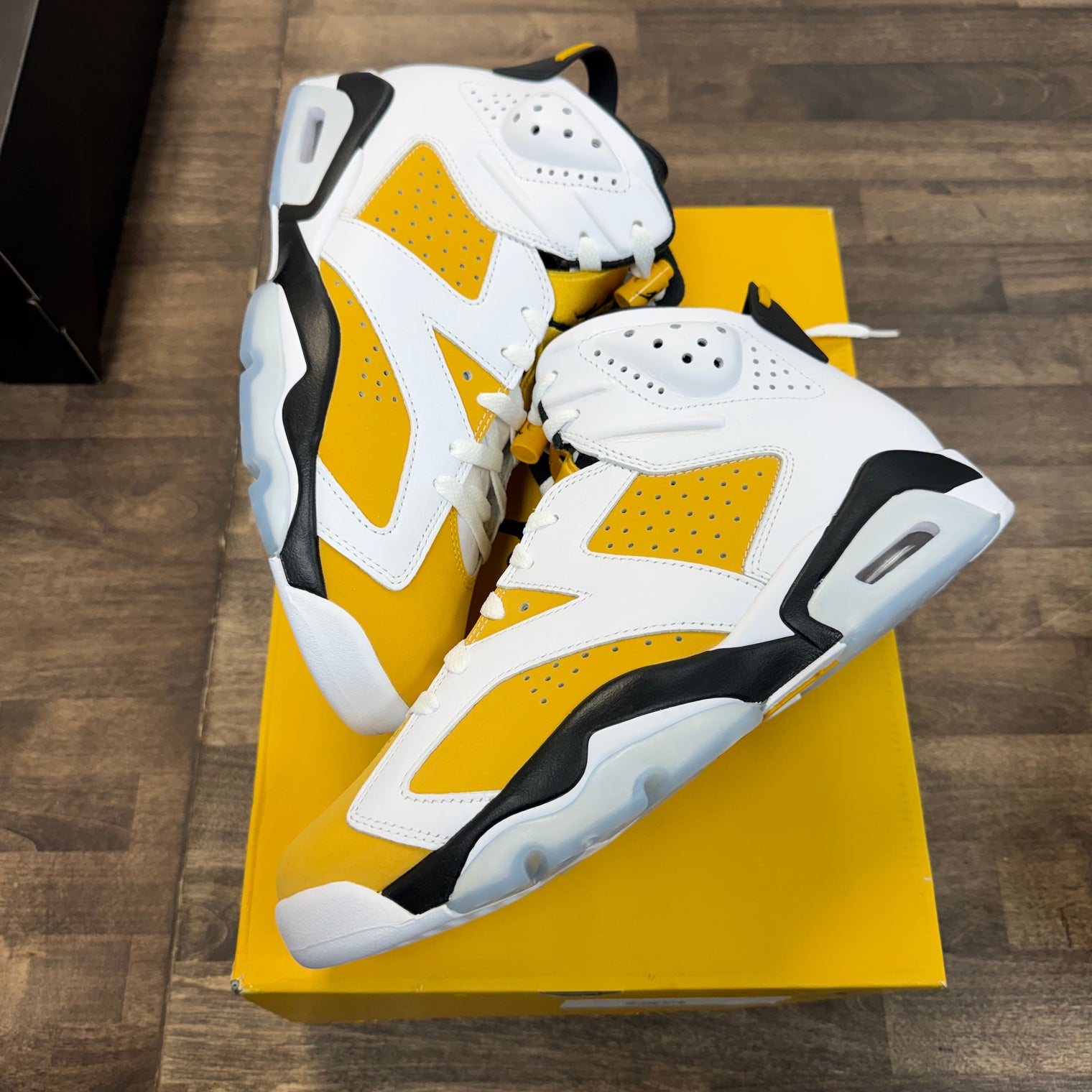 Yellow Ochre Jordan 6 Retro (Lightly Worn)