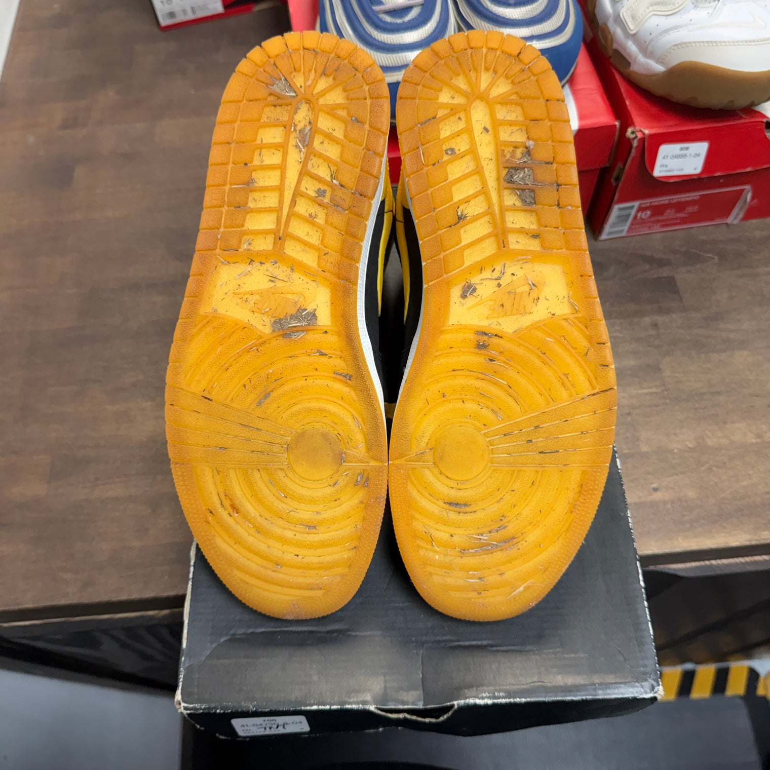 New Love Jordan 1 Mid (2017) (USED)