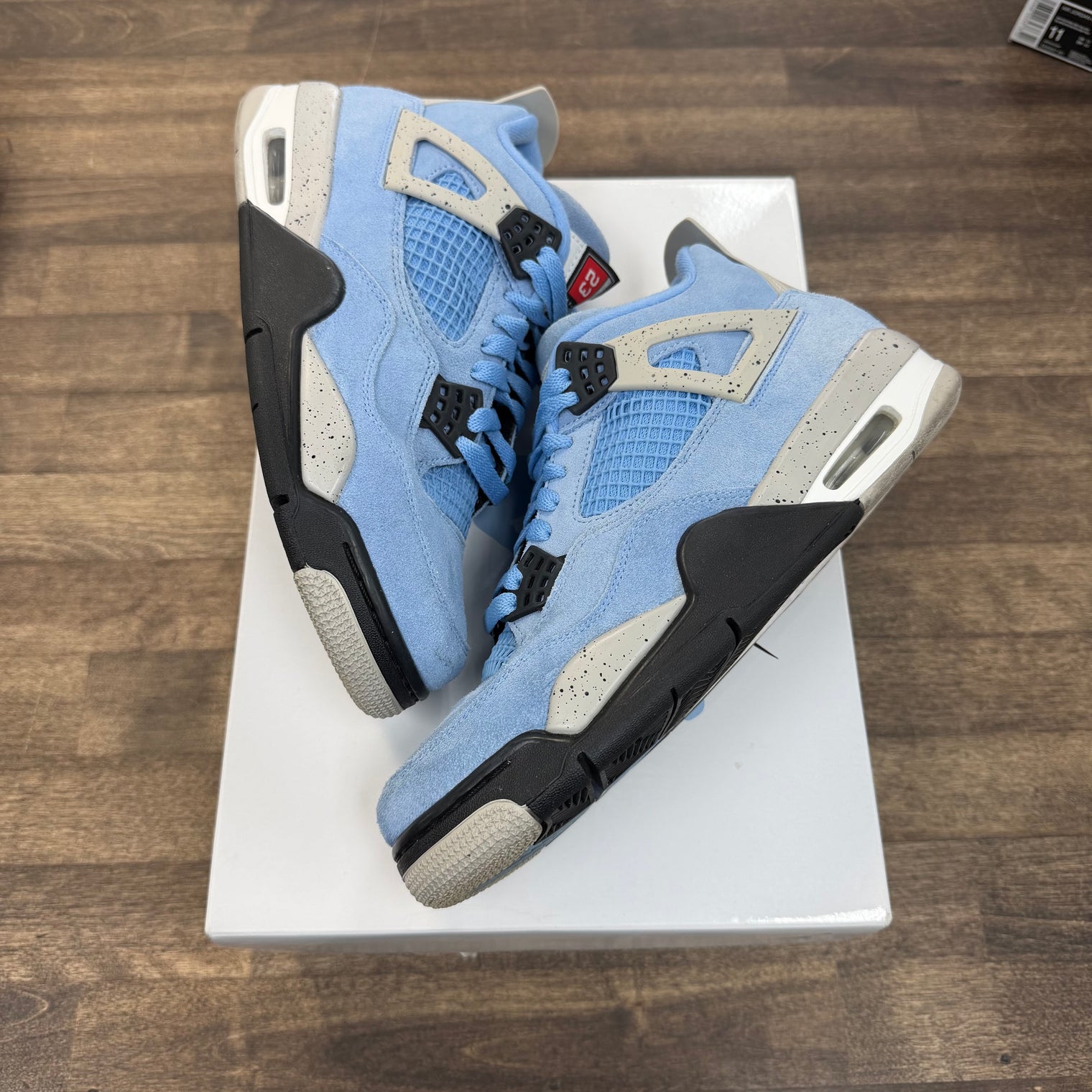 University Blue Jordan 4 Retro (USED)