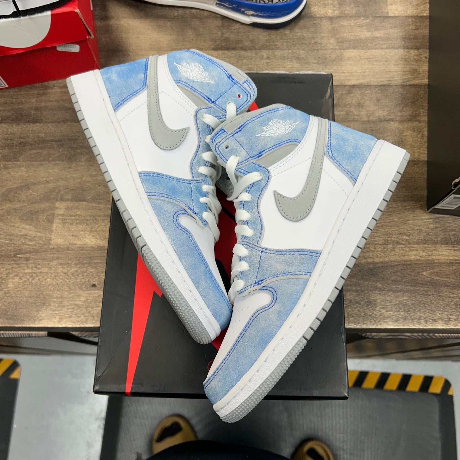 Hyper Royal Smoke Grey Jordan 1 High (GS) (USED)