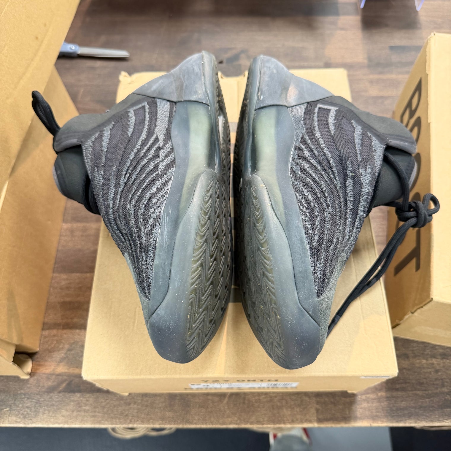 adidas Yeezy QNTM Onyx (US 9) (USED)
