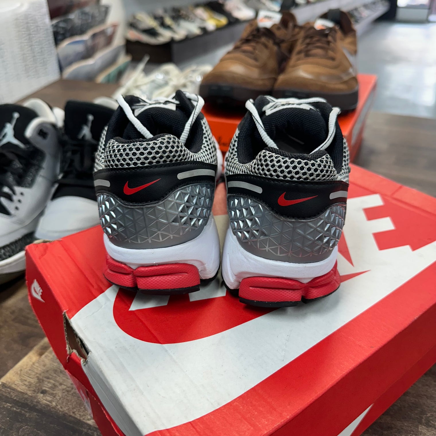 Nike Zoom Vomero 5 Metallic Silver University Red (USED)