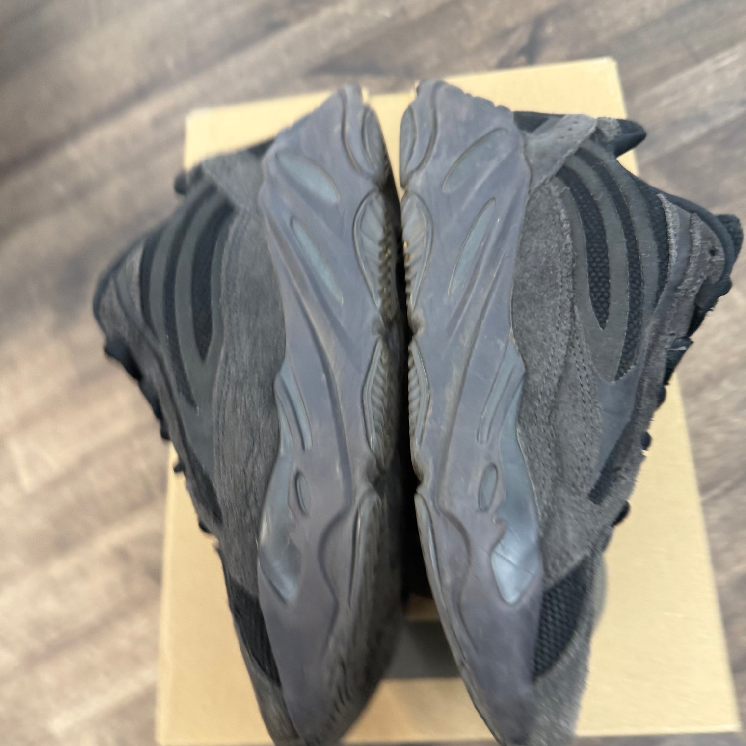 Yeezy 700 V2 Vanta (USED)