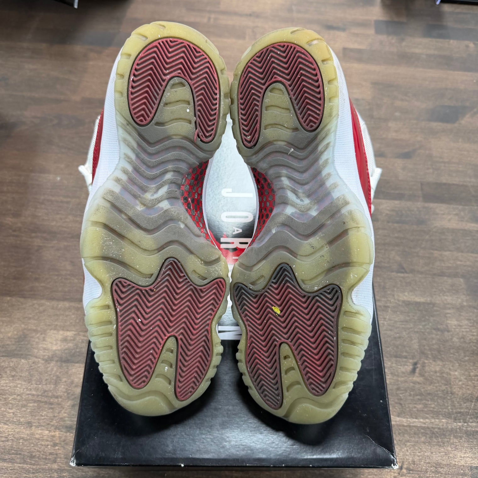 Jordan 11 Retro Cherry (2022) (USED)
