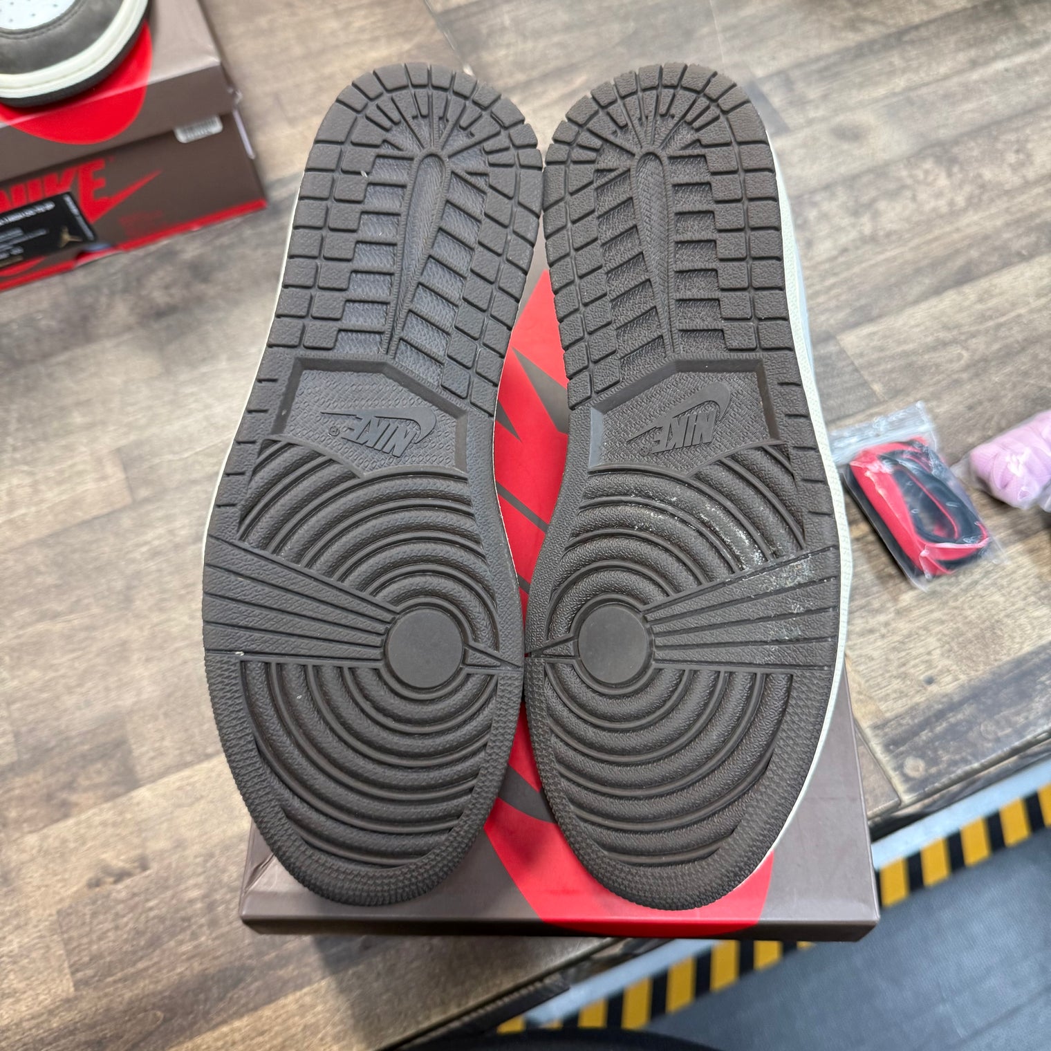 Travis Scott Mocha Jordan 1 Retro Low OG SP (Lightly Worn)