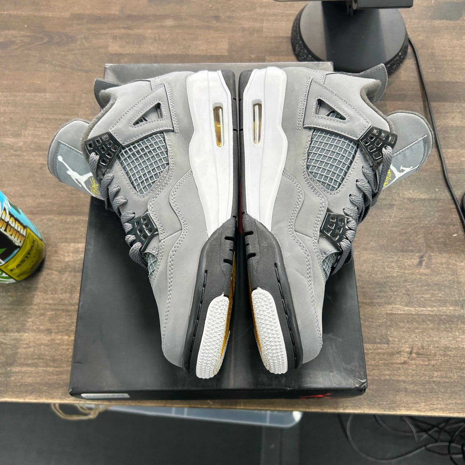 Cool Grey Jordan 4 Retro (Lightly Worn)