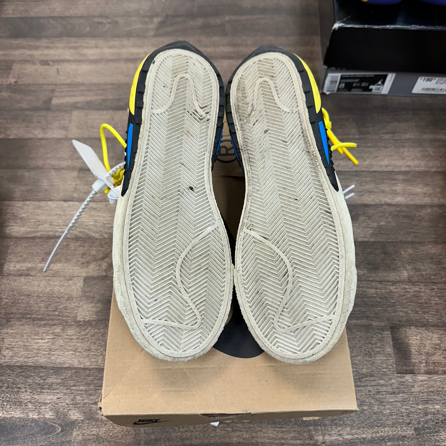 Off-White University Red Blazer Low (USED)