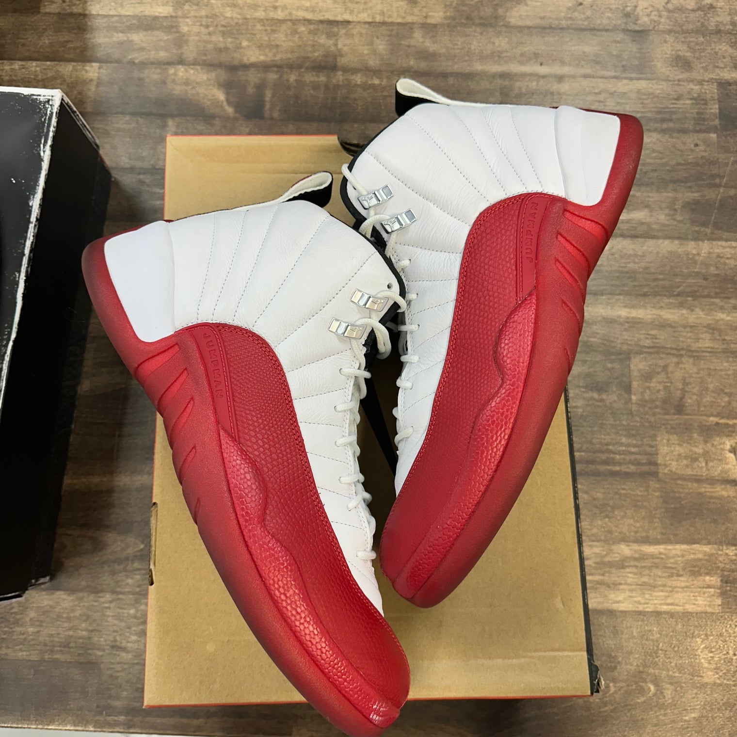 Cherry Jordan 12 Retro (USED)