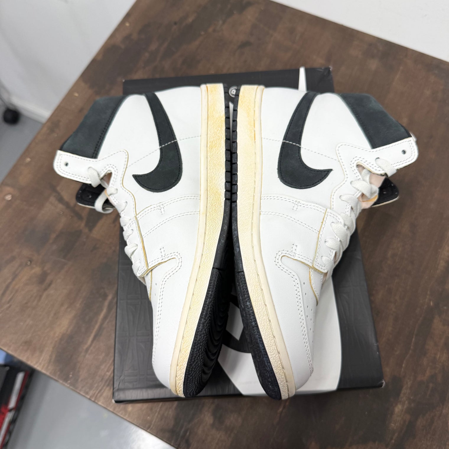 A Ma Maniere White Black Jordan Air Ship PE SP (USED)