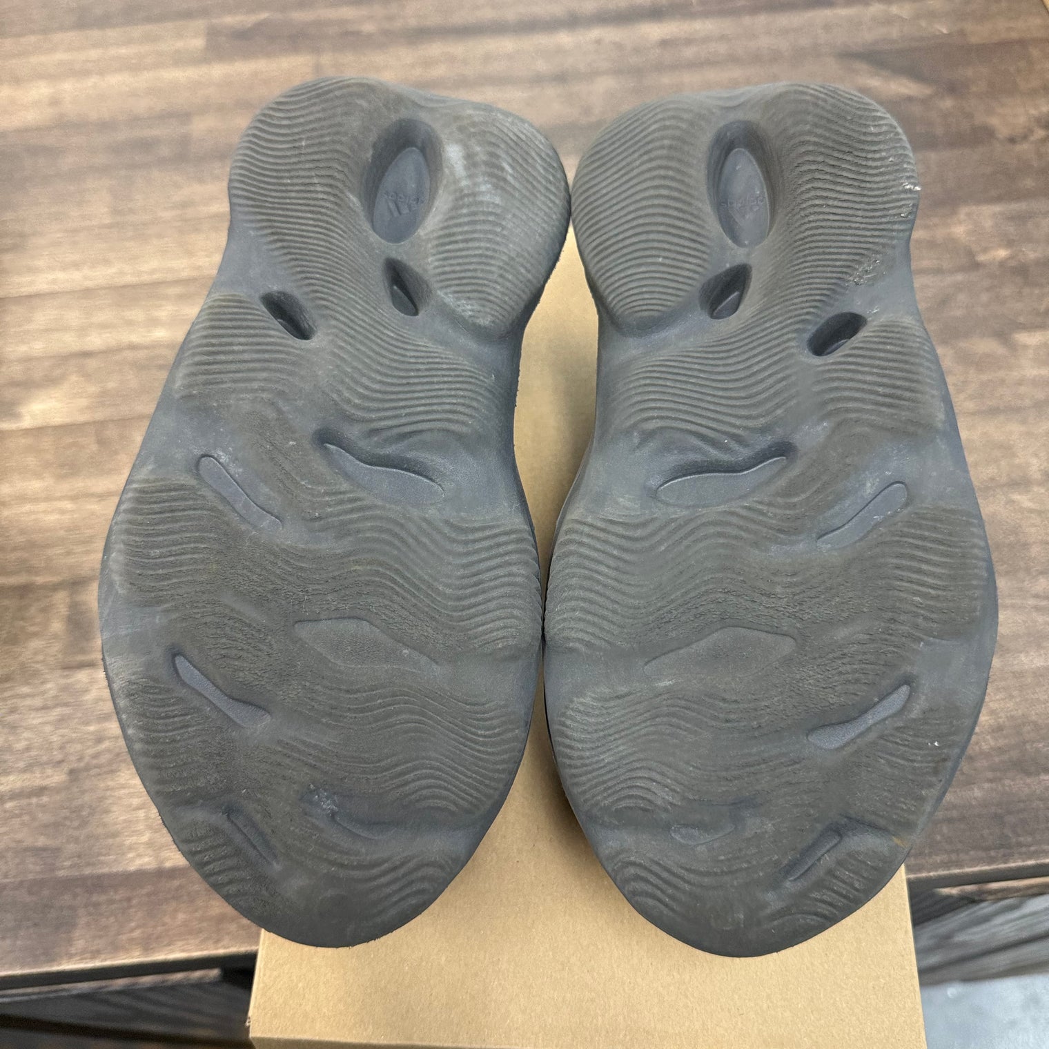 Onyx Yeezy Foam RNNR (USED)