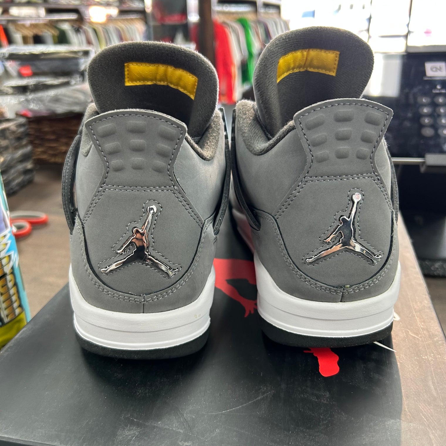 Cool Grey Jordan 4 Retro (Lightly Worn)