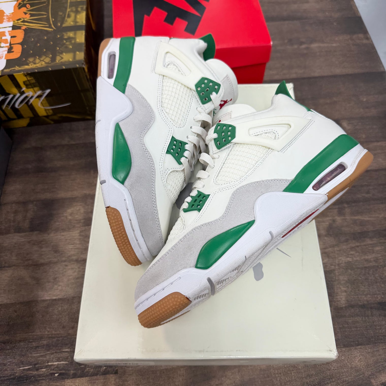 Jordan 4 Retro SB Pine Green (USED)