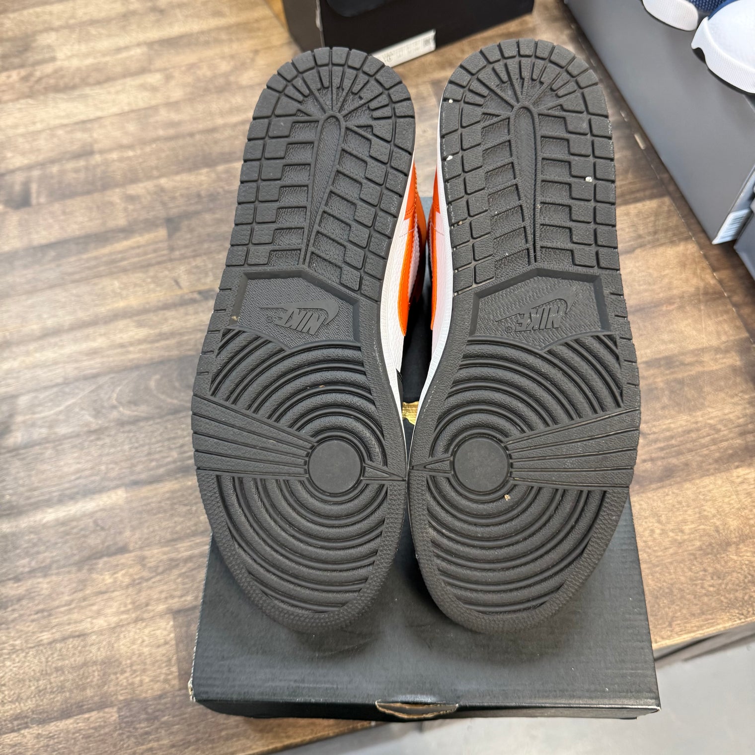 Shattered Backboard Jordan 1 Mid (USED)