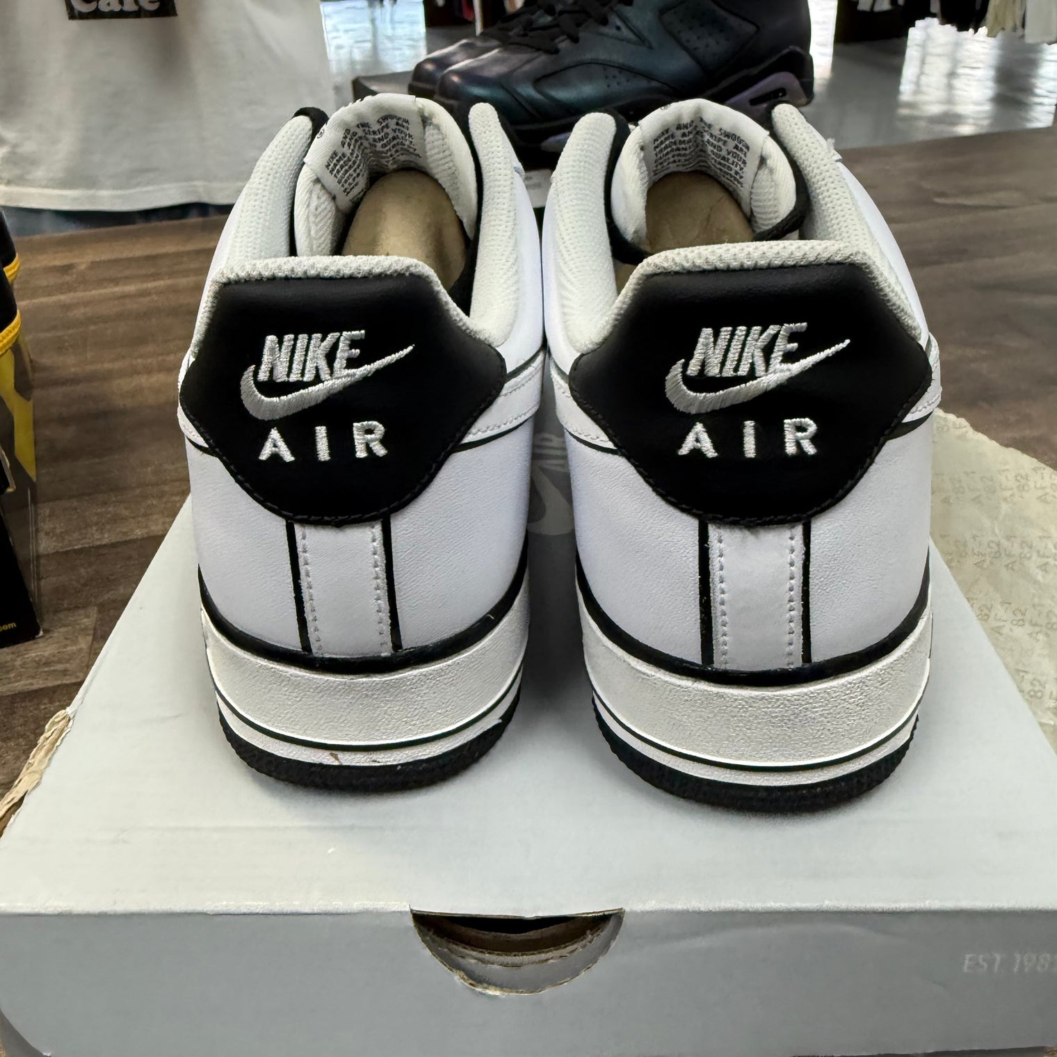 Black Outline White Nike Air Force 1 Low (USED)