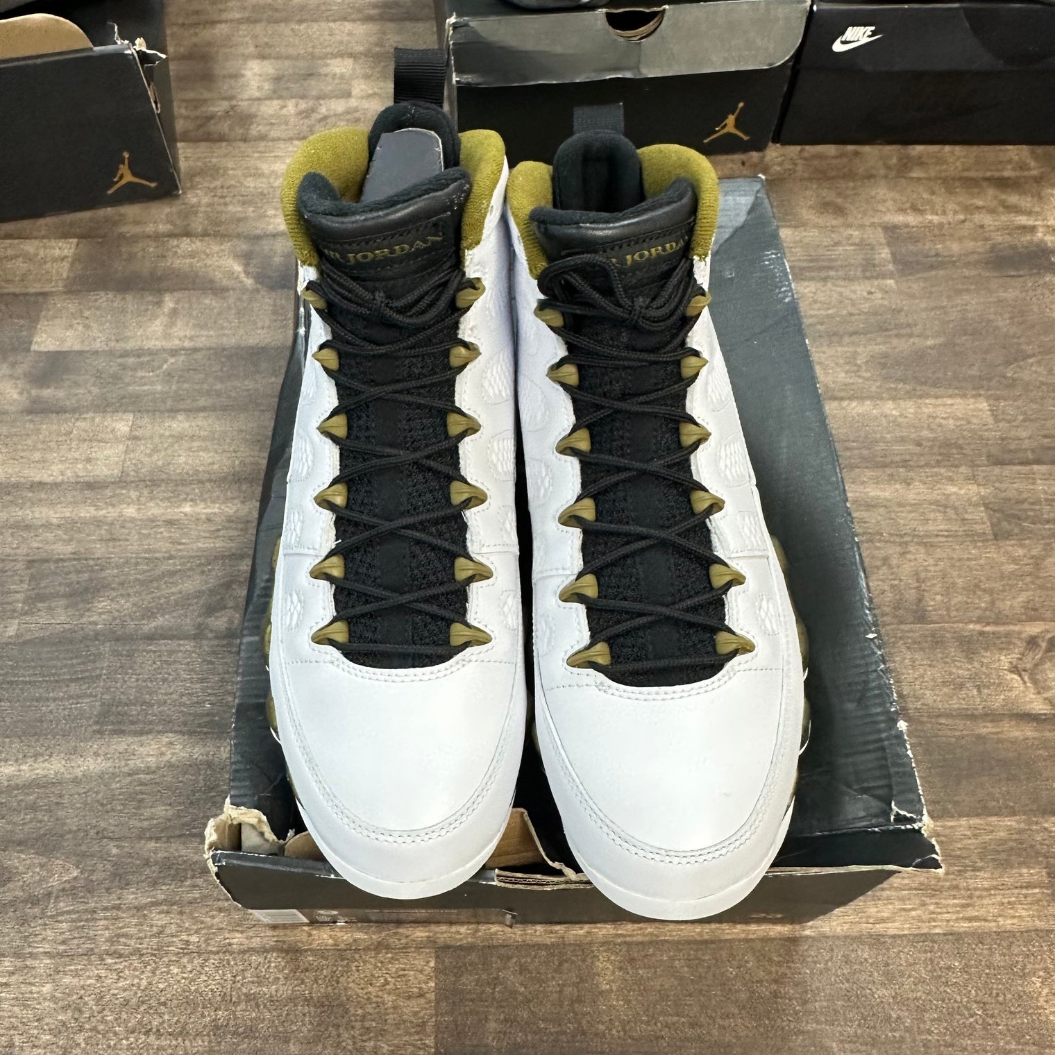 Statue Jordan 9 Retro (Lightly Worn)