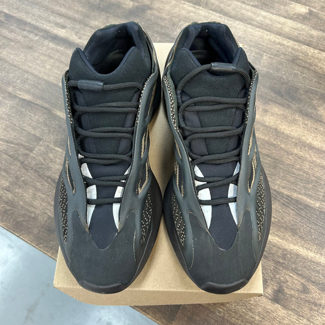 Clay Brown Yeezy 700 V3 (USED, No Box)