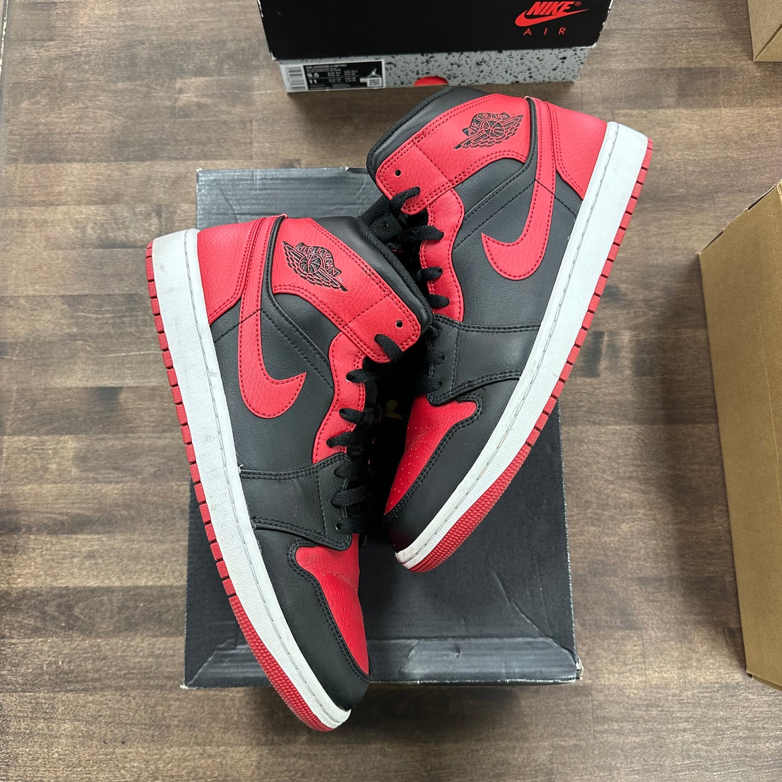 Banned Jordan 1 Mid (2020) (USED)