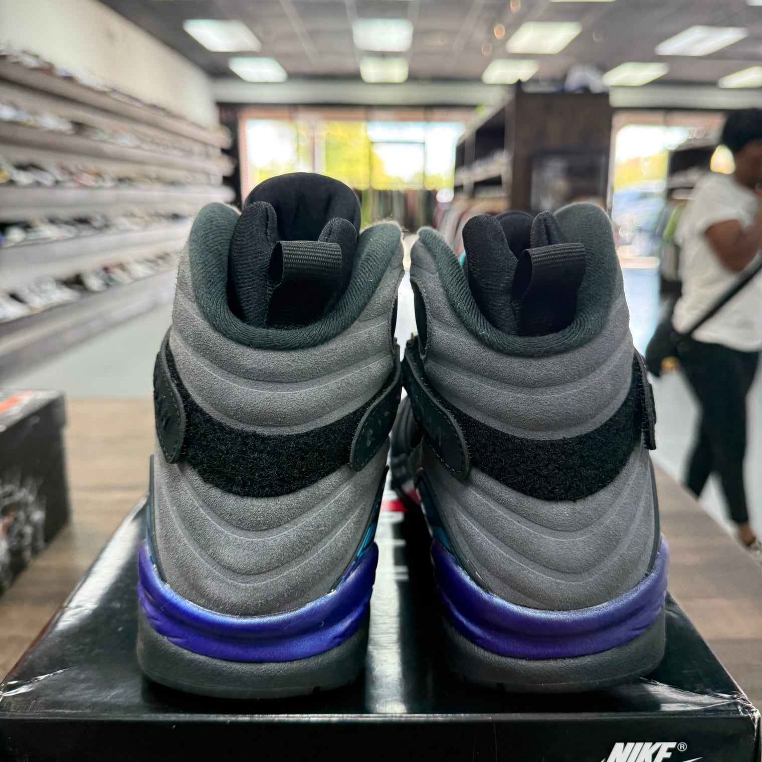 Aqua Jordan 8 Retro 2025 (Lightly Worn)