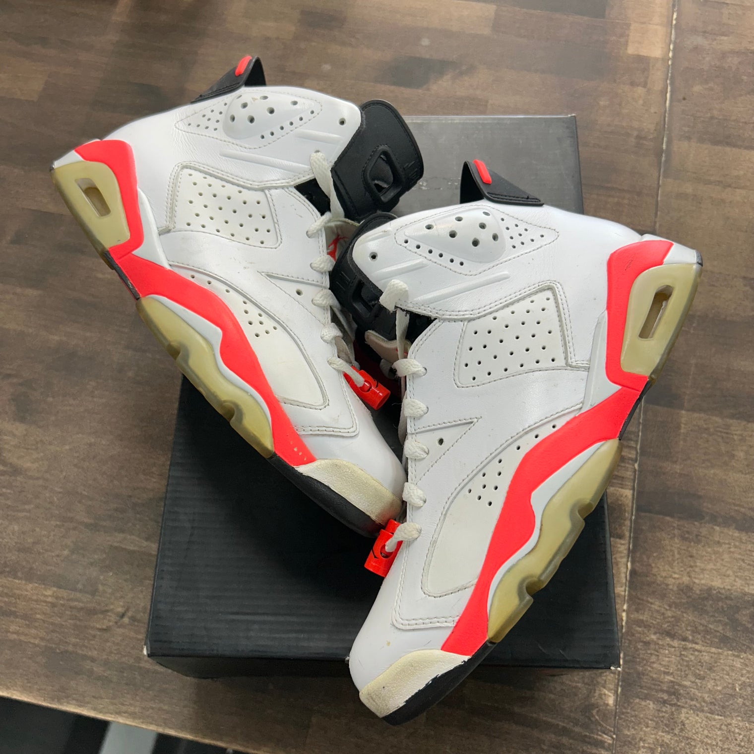 White Infrared Jordan 6 Retro (USED)