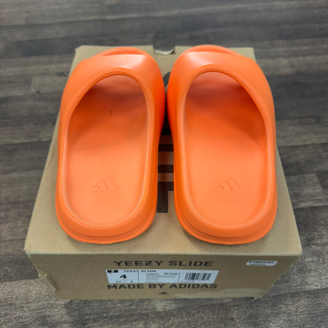Enflame Yeezy Slide (USED)